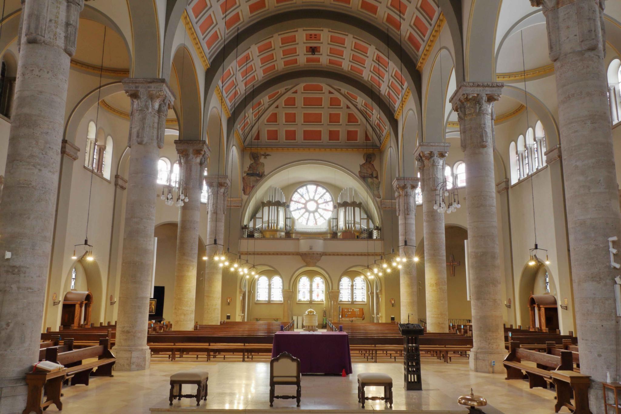 Orgel St. Heinrich, Kirche mit Orgelbühne