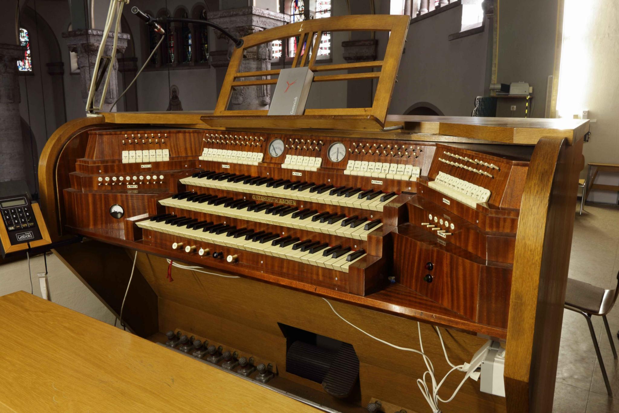 Orgel St. Heinrich, Spieltisch