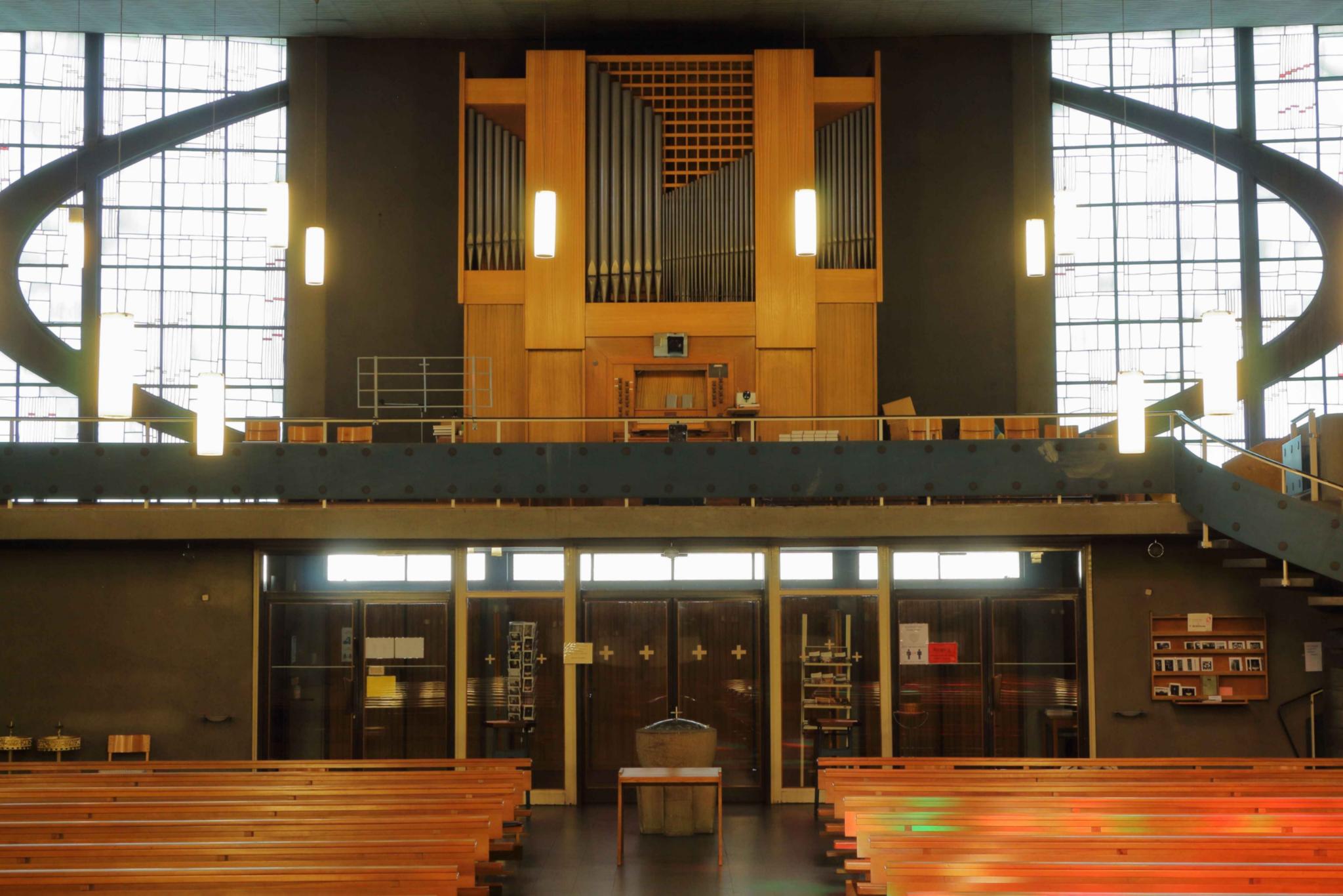 Orgel St. Mariä Himmelfahrt, Kirche mit Orgelbühne