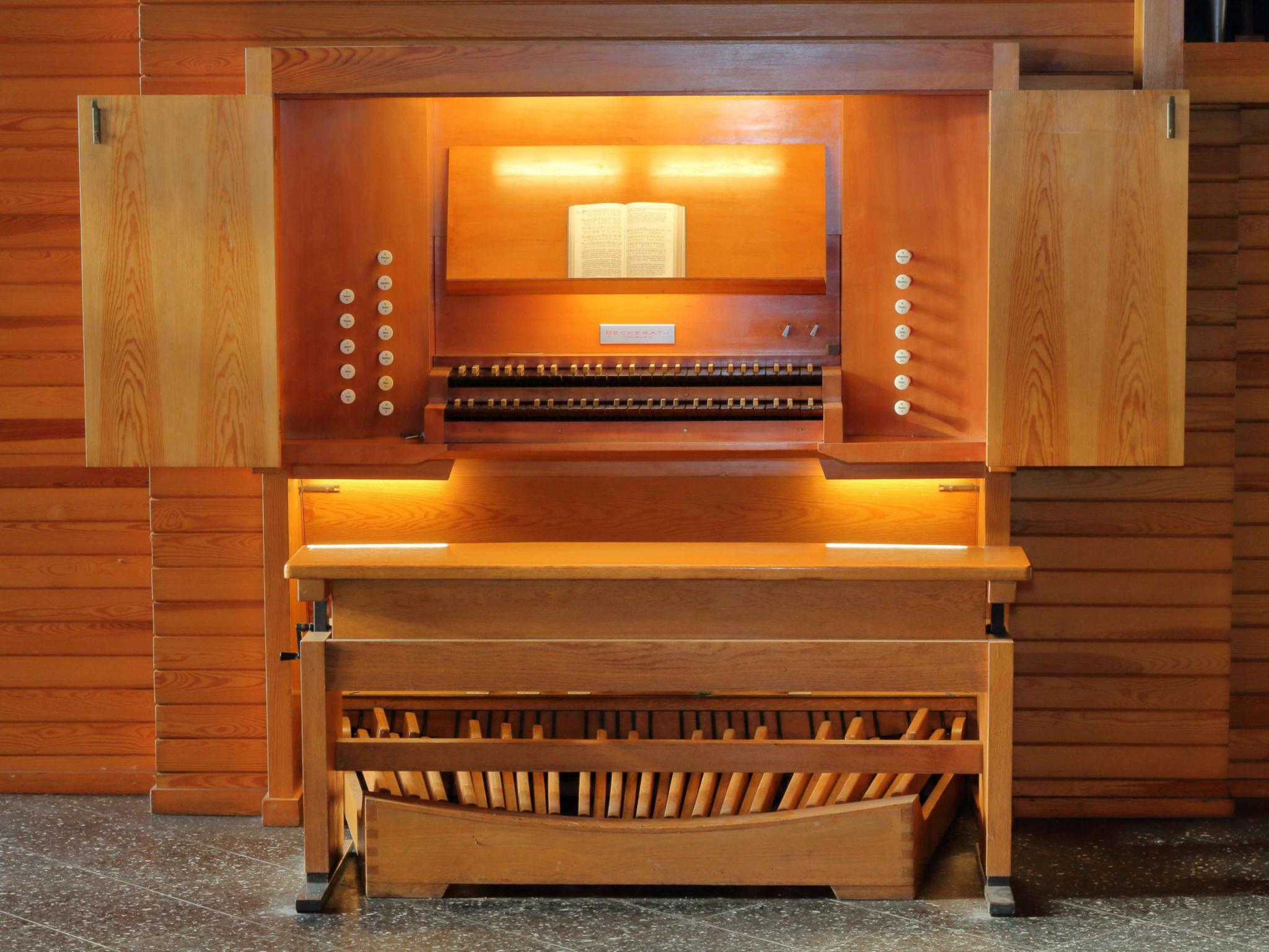 Orgel Pius-Lukas-Kirche, Spieltisch