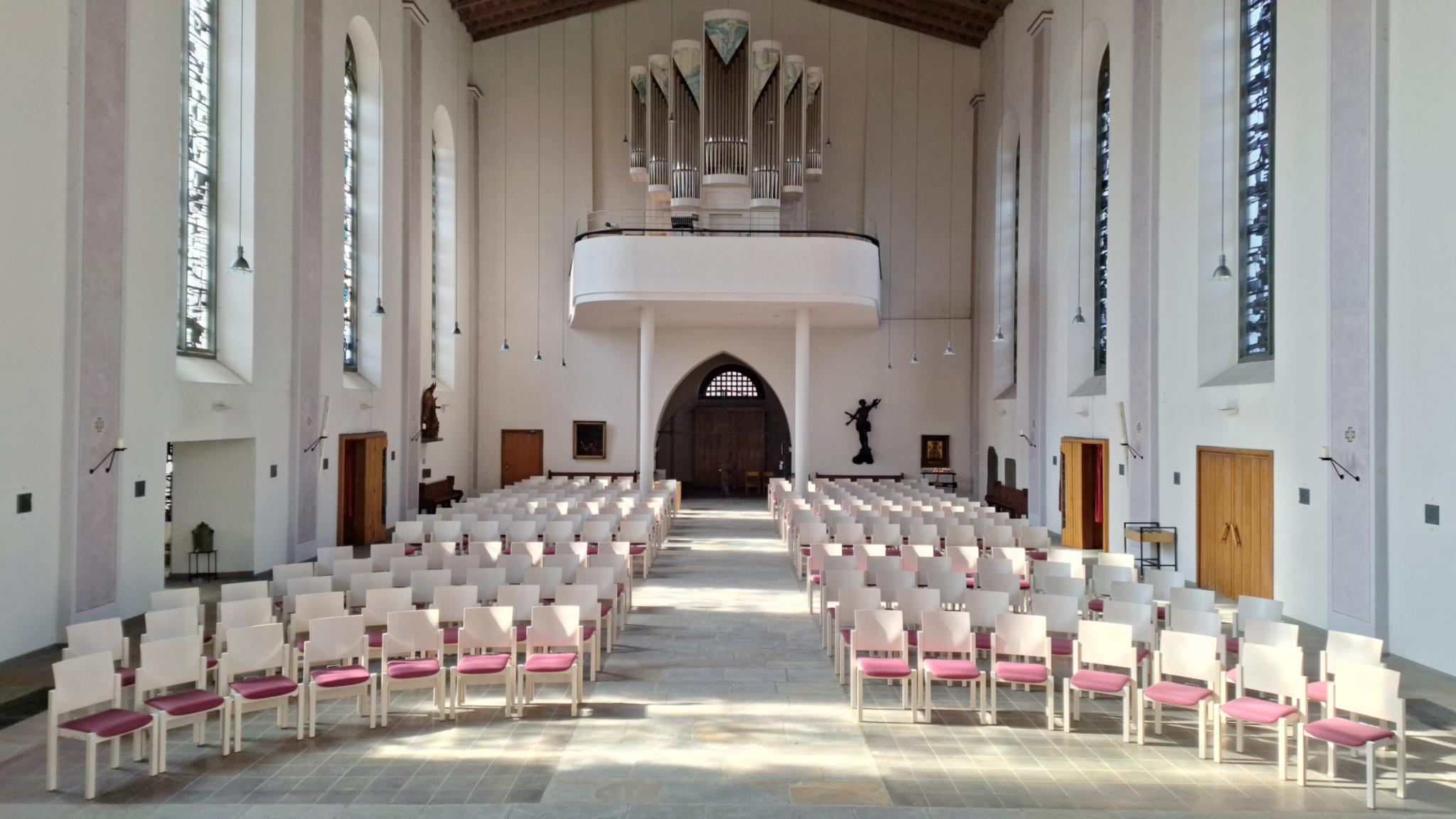 Orgel St. Peter, Kirche mit Orgelbühne