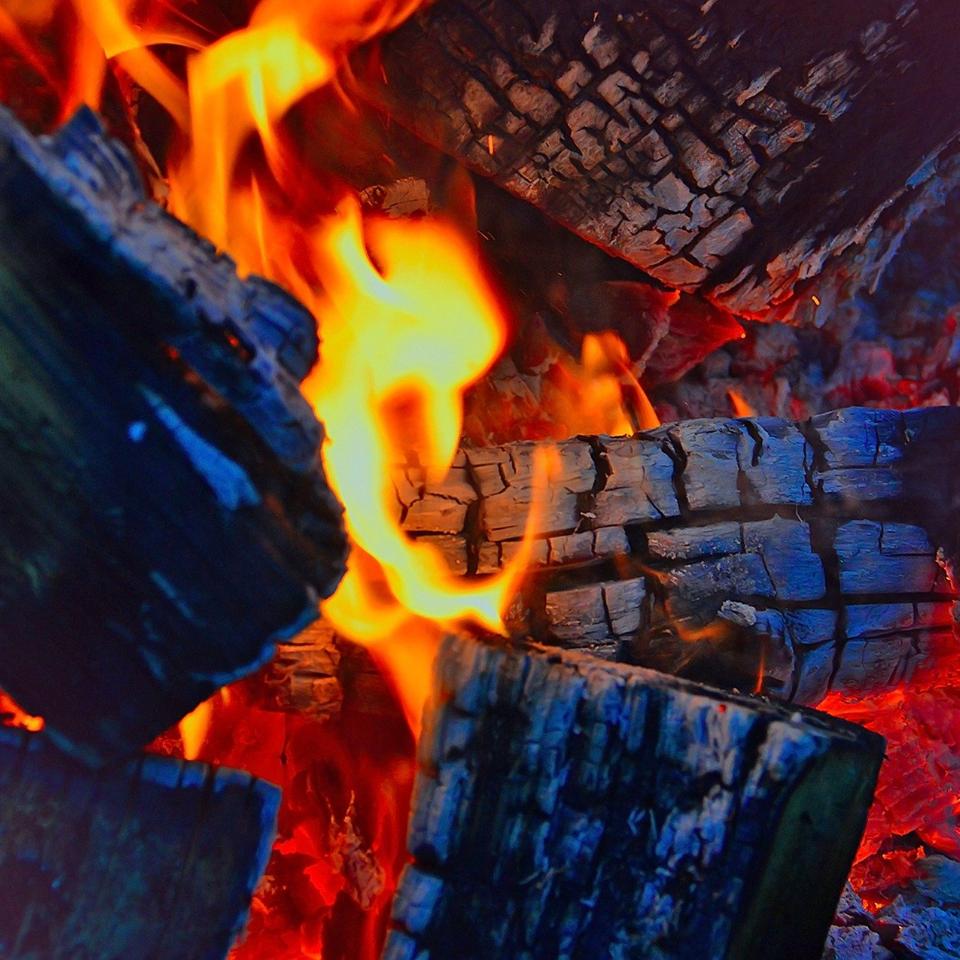 fire-2915539_1920 (c) adonyig/pixabay.com