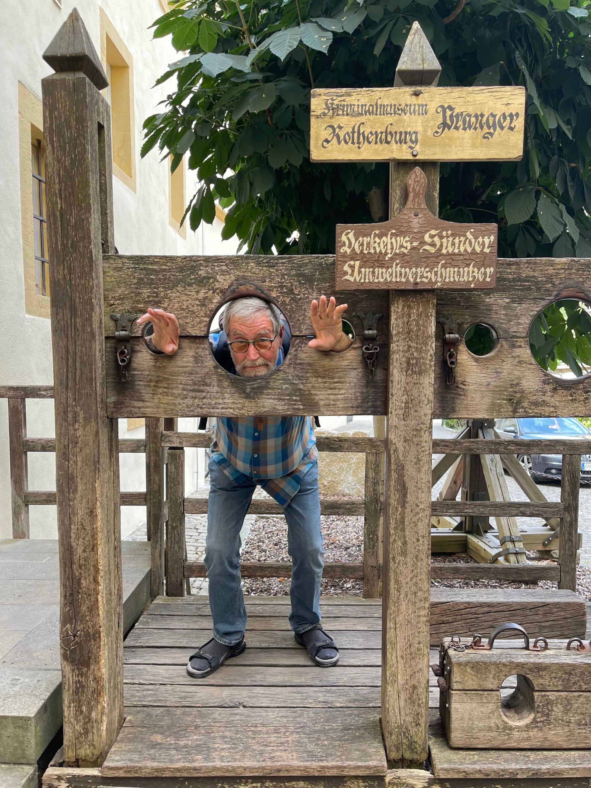 Nachtwächter am Pranger